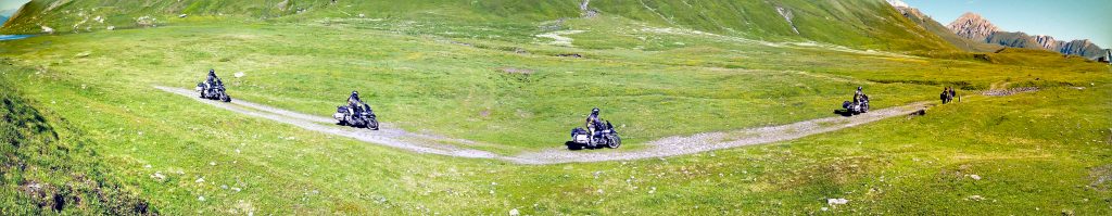 Motorrad offroad auf dem kleinen St. Bernhard