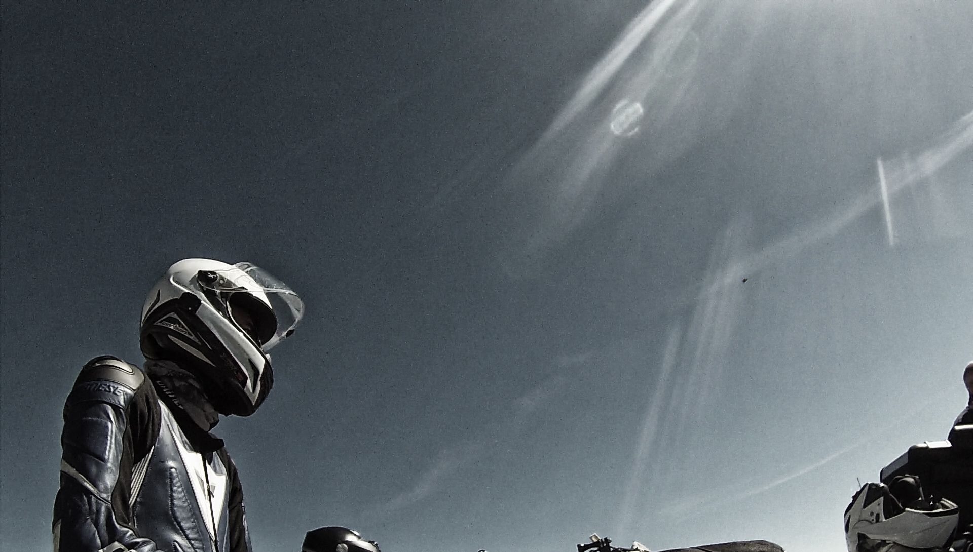 Motorradfahrer und Sonne