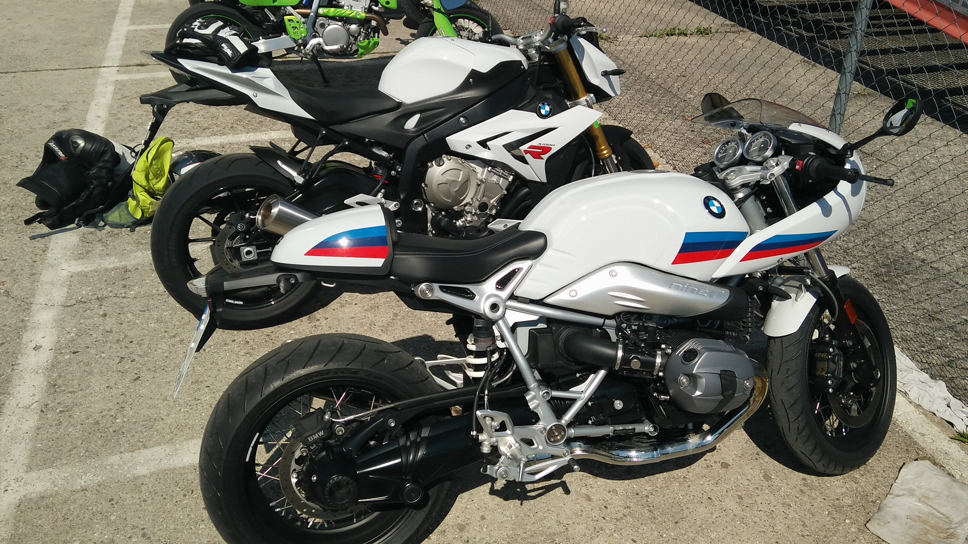 BMW S1000R und BMW R nineT Racer