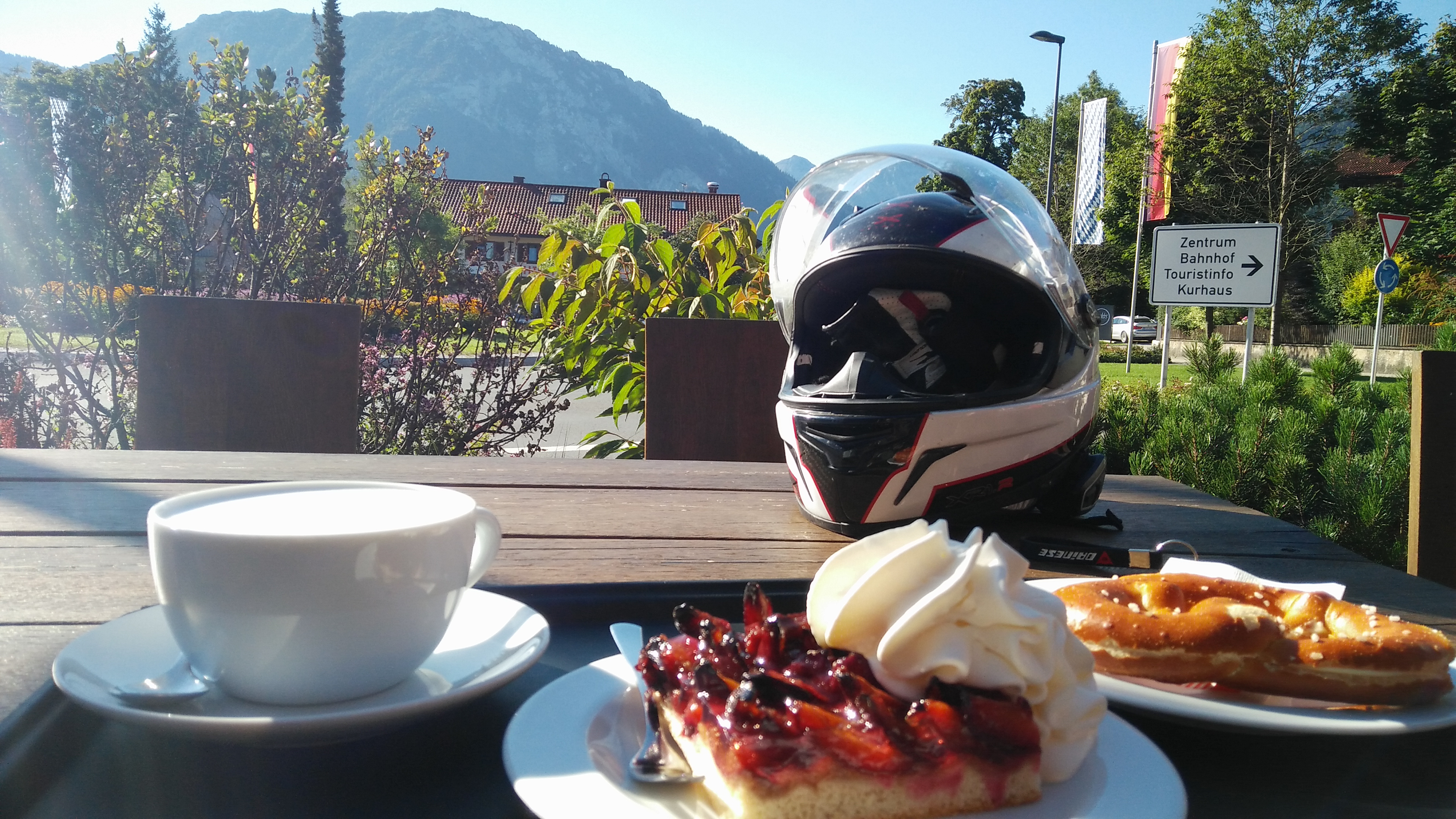 Kaffee, Zwetschendatschi, Helm