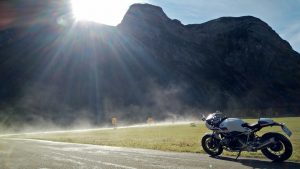 BMW R nineT Racer am großen Ahornboden.