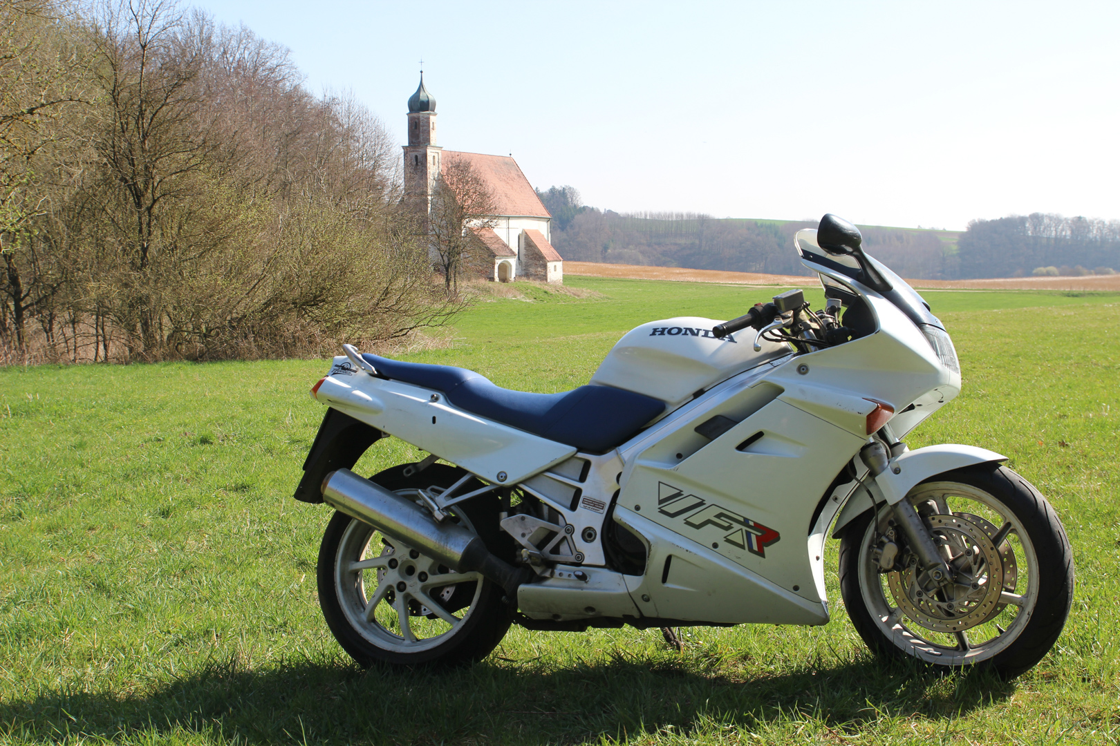 Honda VFR 750 F vor Thomasbach