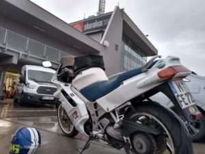 Motorrad vor der Anmeldung Slovakiaring