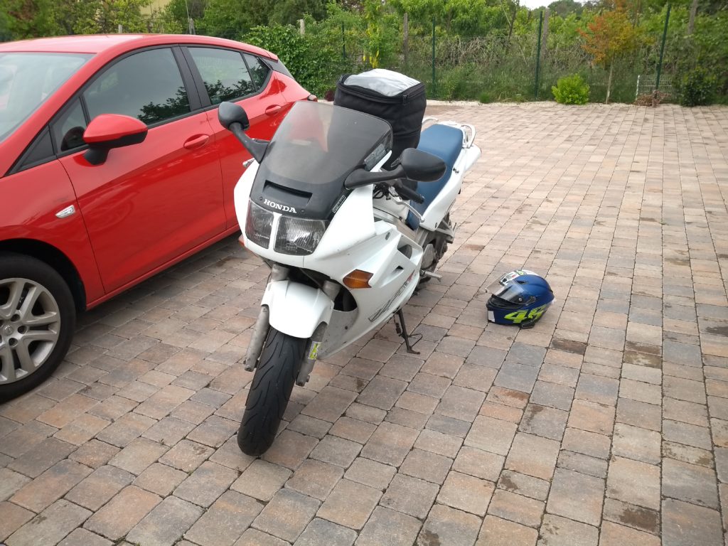 Motorrad mit Tankrucksack