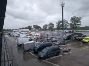 Parkplatz vor der Boxen-Gasse am Slovakiaring