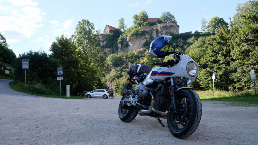 BMW R nineT Racer vor 