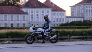 BMW R nineT Racer vor dem Schloß Nymphenburg
