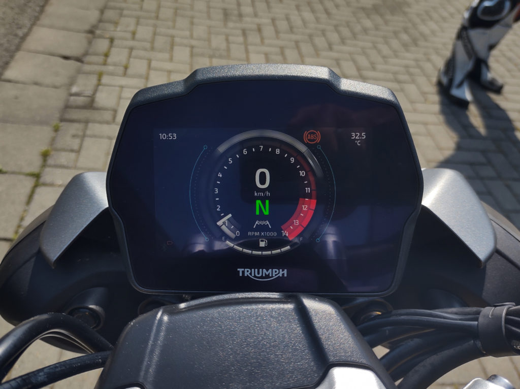 Drehzahlmesser der Triumph Speed Triple 1200 RS